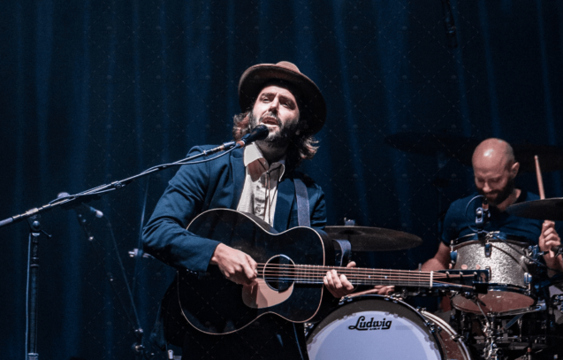 demo-attachment-42-man-playing-guitar-1918160